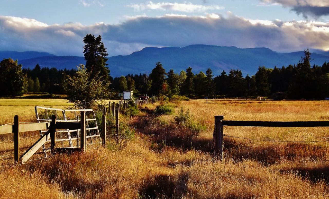 Paradise Acres Ranch Nanoose Bay Esterno foto
